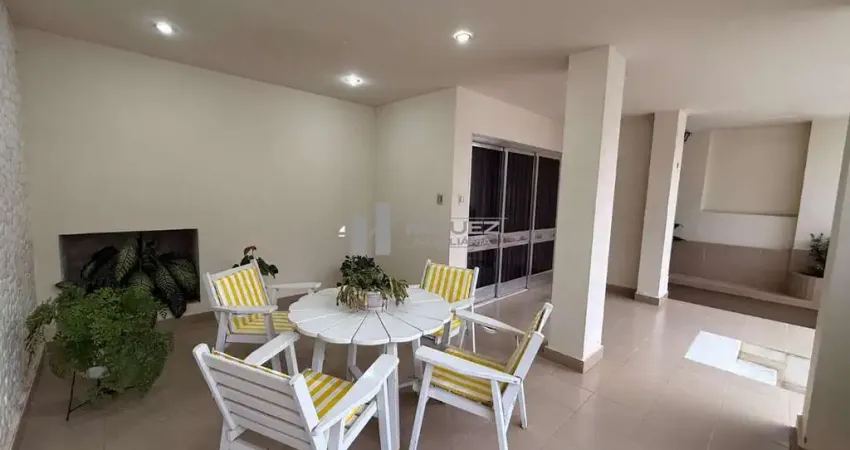 Casa duplex a venda, rua itacuruçá. tijuca, 209m², 2 varandas, 3 ótimos quartos, suíte, cozinha planejada, dependências completas, piscina, 1 vaga de garagem.