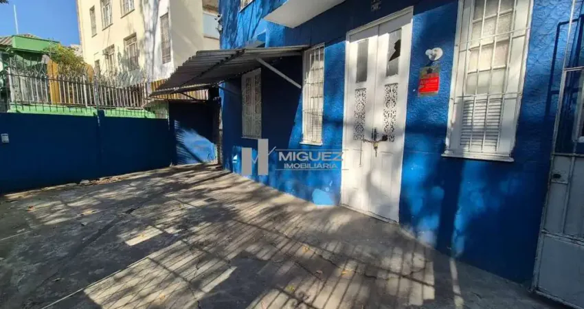 Casa na av. heitor beltrão, 4 quartos, 2 banheiros, vaga e próximo ao metrô afonso pena