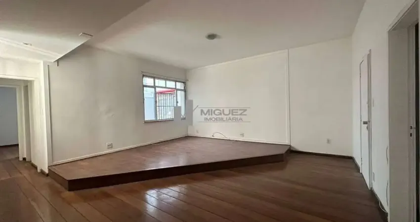 Apartamento a venda, av. melo matos, tijuca, sala em 2 ambientes, 3 quartos, banheiro social, ampla cozinha, dependências completas.