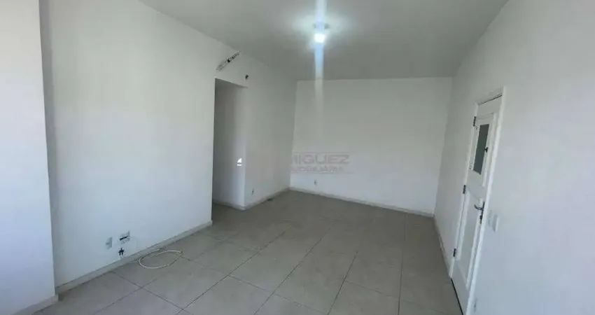 Na tijuca, apartamento à venda com 3 quartos (1 suíte) e sala ampla. imóvel situado na rua mariz e barros, uma das vias mais tradicionais e bem conectadas do bairro.