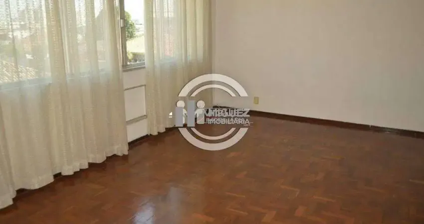 Na praça seca, apartamento à venda com aproximadamente 240m². imóvel bem distribuído com sala, 3 quartos (1 suíte) e 2 vagas. localização tranquila e residencial.