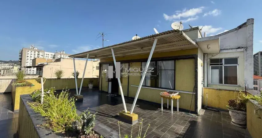 Cobertura linear, a venda,  rua senador furtado, tijuca, sala em 2 ambientes, com 3 quartos, banheiro social, cozinha, ampla área externa