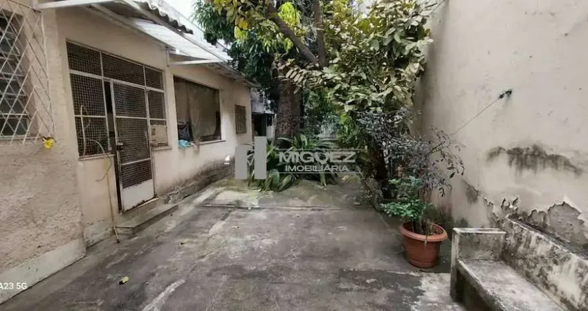 Casa à venda 4 quartos sendo 2 suítes, área externa e vagas. tijuca. código 23108