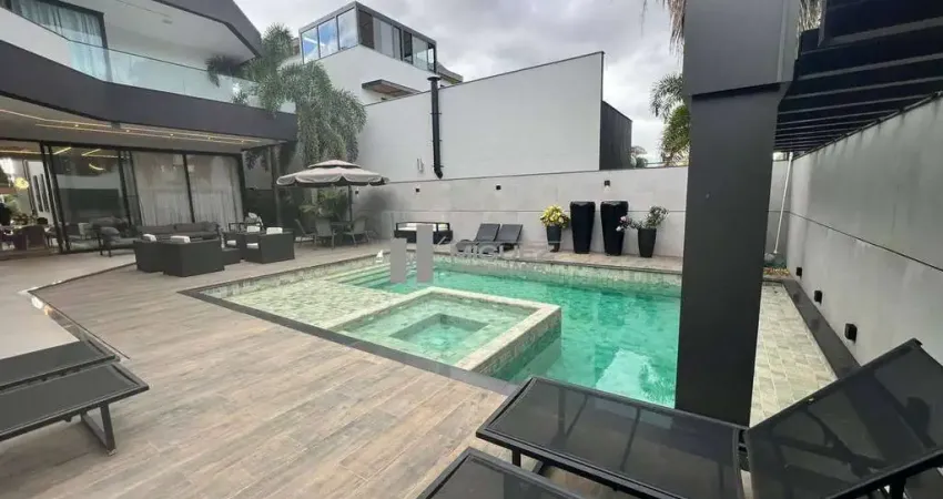 Casa triplex a venda no condomínio alphaville de alto padrão e sofisticação com 5 suítes e espaço para 4 vagas de garagem com uma infraestrutura impecável - barra da tijuca