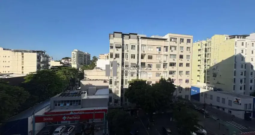 À venda apartamento sala 3 quartos, sol da manhã a poucos minutos do metrô