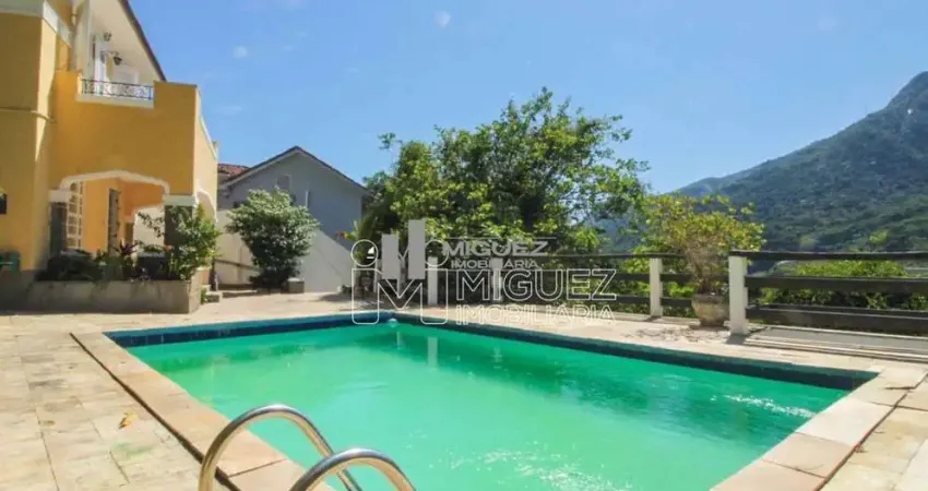 Casa à venda na rua dr. catrambi com piscina, 3 quartos, garagem para 3 carros e uma área externa enorme. alto da boa vista