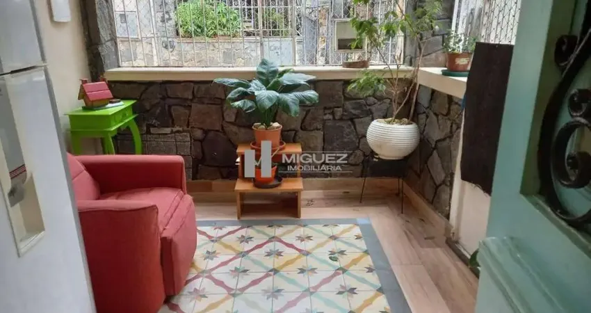 Casa de vila à venda na tijuca! são 3 quartos sendo 1 com suite e closet, varanda charmosa e vaga de garagem. próximo ao metrô uruguai