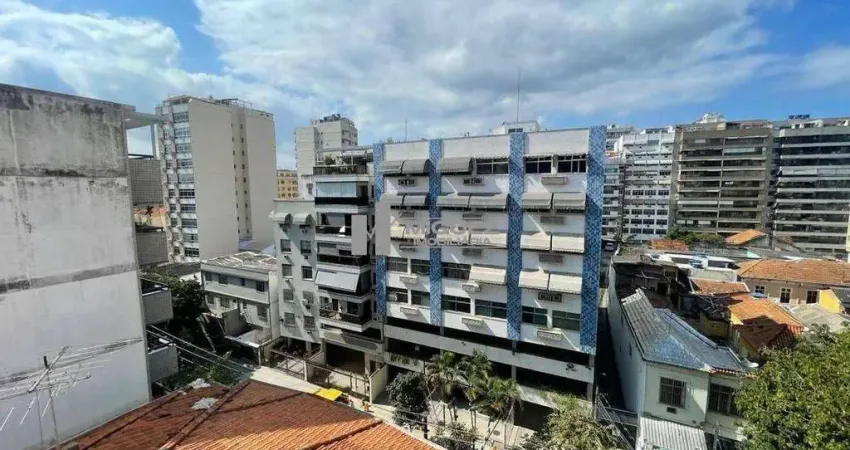 Maracanã – rua senador furtado! apartamento à venda com varanda, sala ampla, 2 quartos e dependências completas. são aproximadamente 90m² em um dos pontos mais valorizados do bairro.