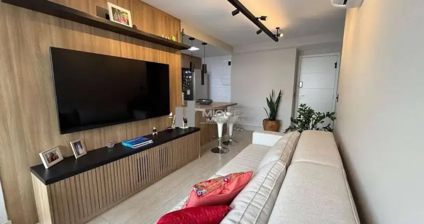 À venda moderno apartamento na tijuca, próximo à praça afonso pena! 2 quartos (1 suíte), varandão, sala, cozinha planejada e 1 vaga. decoração contemporânea e ambientes funcionais.