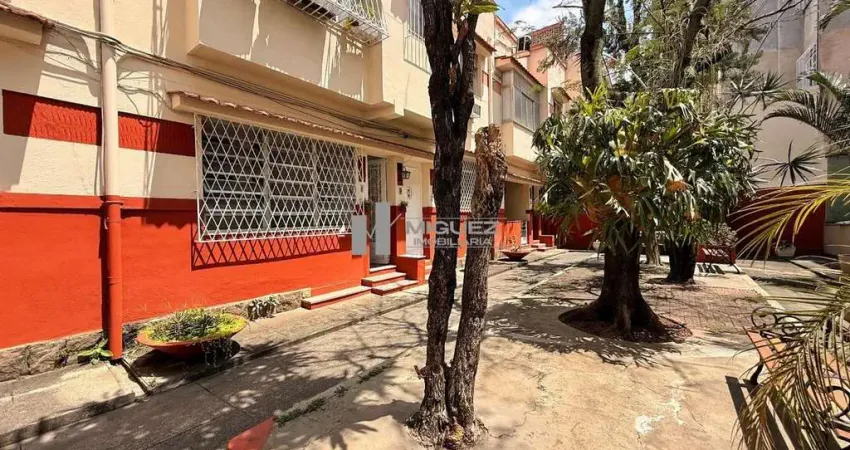 Casa de condomínio rua afonso pena colado a praça e metrô, varanda, 2 quartos, dependência completa! tijuca