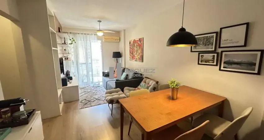 Apartamento à venda colado à praça afonso pena, varanda, 2 quartos sendo 1 suíte, escritório e vaga!