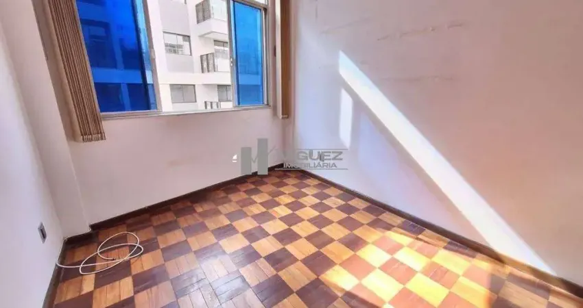 Na tijuca, um ótimo apartamento à venda na rua mariz e barros. são 120m² que combinam conforto e praticidade: sala em dois ambientes, três quartos, banheiro social, lavabo e dependências completas. 1