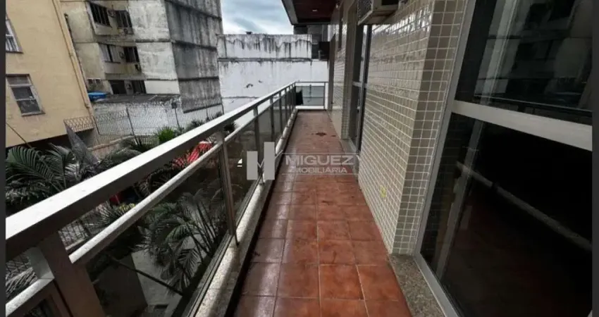 Apartamento à venda na rua fernandes figueira, tijuca. amplo com 140m² varanda, sala, 3 quartos ( 1 suite) e excelente distribuição dos espaços. localização privilegiada, próximo ao metrô são francisc