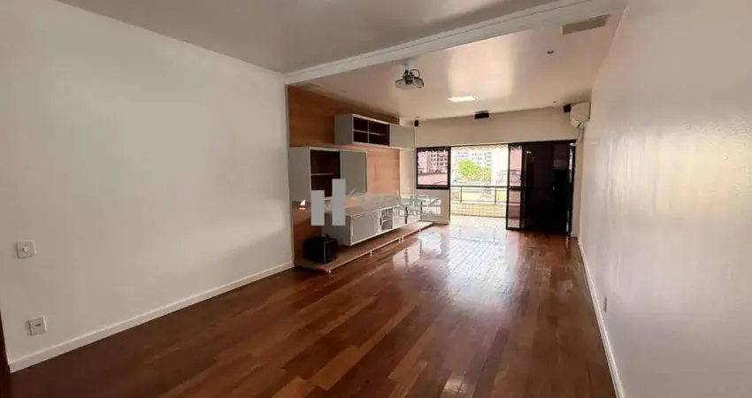 Amplo apartamento à venda na tijuca! varandão, sala em 2 ambientes, 3 quartos sendo 1 suíte, banheiro social, copa-cozinha, área de serviço e dependência completa  120m², 2 vagas de garagem e excelent