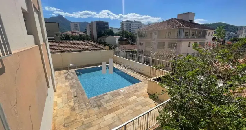 Apartamento à venda na rua pereira nunes - tijuca! apenas 400 metros do shopping tijuca e 800 metros do metrô saens pena! varanda, sala em 2 ambientes, 2 quartos sendo 1 suíte copa cozinha e dependênc