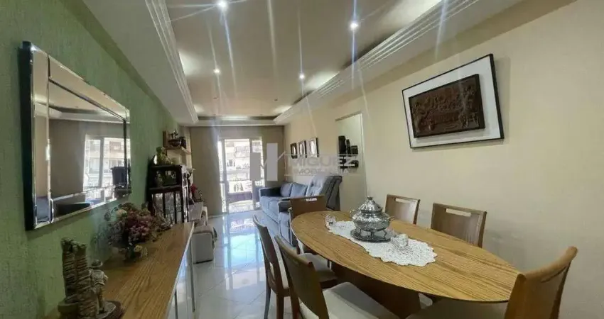Excelente apartamento à venda na tijuca, rua pereira nunes! a poucos minutos do shopping tijuca e do metrô saens pena. imóvel com varanda, ampla sala em dois ambientes, dois quartos (1 suíte), copa-co
