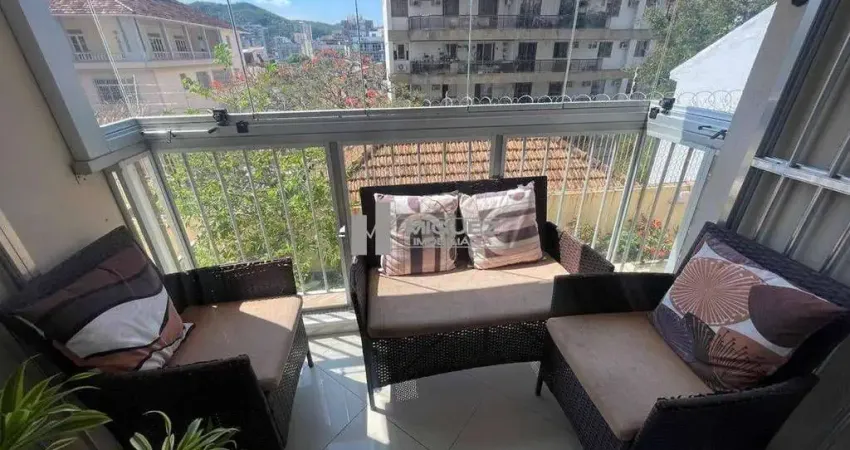 Apartamento à venda na rua pereira nunes, tijuca! localização excelente: apenas 400 m do shopping tijuca e 800 m do metrô saens pena. unidade com varanda, sala em dois ambientes, dois quartos (sendo u