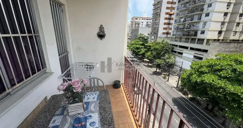 Apartamento com 2 varandas, ao lado do shopping boulevard, vista livre e sol da manhã.