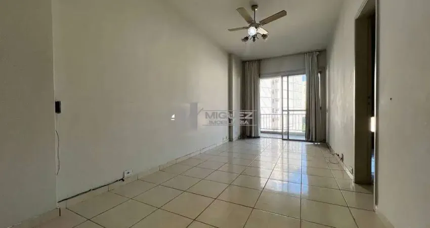 Na tijuca, apartamento à venda com varanda, sala em 2 ambientes, 1 quarto, banheiro com blindex e dependência completa. conta ainda com vaga de garagem na escritura. imóvel bem distribuído e pronto pa