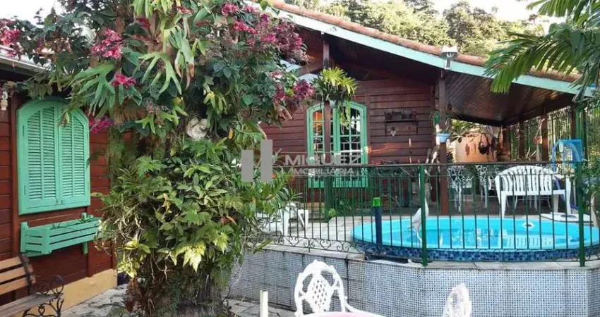 Linda casa colonial à venda com 4 quartos sendo 1 suite 2 vagas, 180m² com piscina e churrasqueira - freguesia- ilha do governador