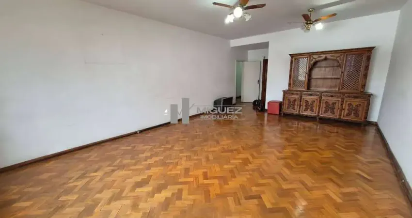 À venda, apartamento espaçoso na rua antônio basílio, tijuca. com 3 quartos, 1 suíte, dependências completas e 1 vaga de garagem, fica perto da estação de metrô uruguai, oferecendo praticidade no dia