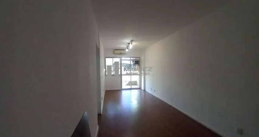 Na rua professor gabizo, este apartamento à venda oferece varandão, 2 quartos, suíte e vaga. um conjunto equilibrado, com planta funcional e excelente aproveitamento dos espaços