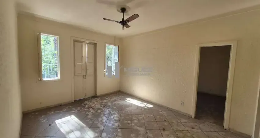 Alugo casa na av. heitor beltrão, 4 quartos, 2 banheiros, próximo a praça afonso pena