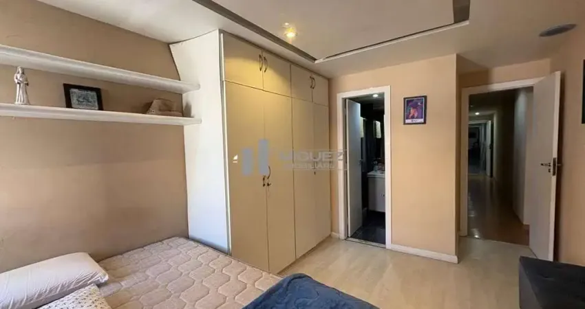 Apartamento com a incrível metragem de 290m², 4 quartos e 3 vagas na rua dona delfina (tijuca)