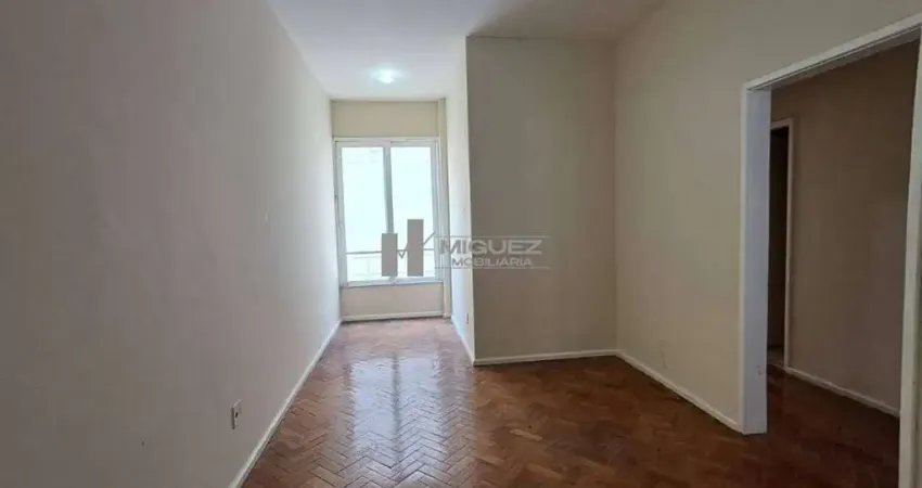 A venda apartamento 2 quartos com dependência completa junto a praça verdum