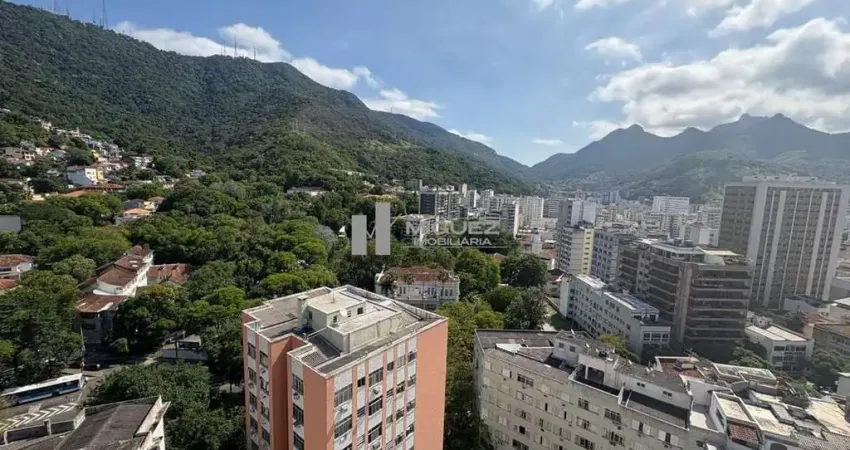 Apartamento à venda na rua desembargador isidro! são 3 varandas, salão, 4 quartos sendo 1 suíte master, copa cozinha, lavanderia, 2 dependências! são 2 vagas de garagem na escritura, prédio com infra