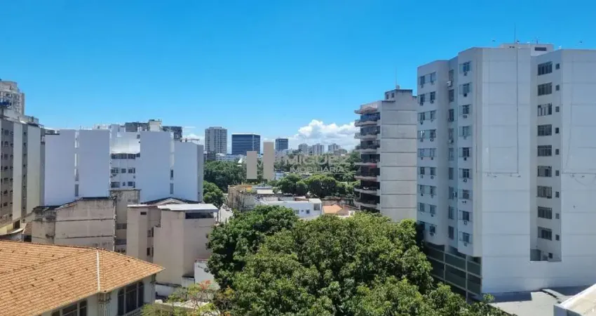 Apartamento à venda, rua barão de mesquita com 75m², sala em 2 ambientes, 2 quartos com armários sendo 2 suítes, cozinha com móveis planejados, dependência completa, 1 vaga de garagem.