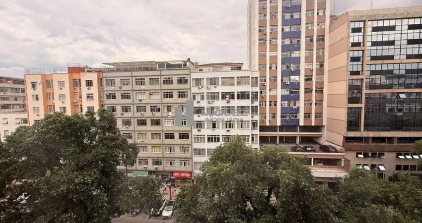 Sala Comercial à venda 50m² na rua Haddock Lobo colado ao ao metrô da Afonso Pena e Largo da Segunda-feira.