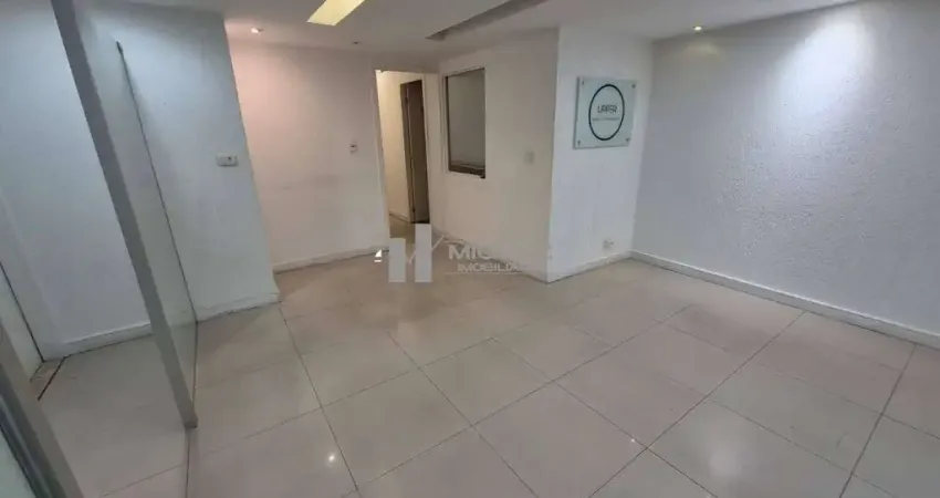 Alugo sala comercial no Centro do Rio de Janeiro, próximo a Igreja da Candelária! Possui 320m², 8 salas, copa e 3 banheiros