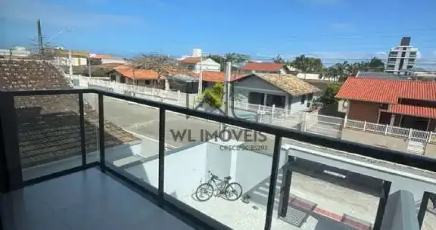 Sobrados geminados a poucos passos do mar em meia praia de navegantes