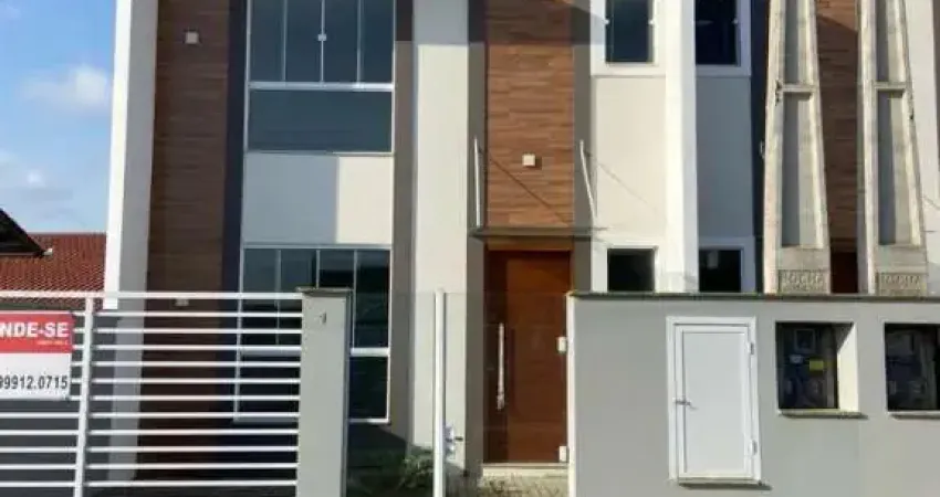 Sobrado 3 Dormitórios sendo 1 Suíte - Meia Praia - Navegantes