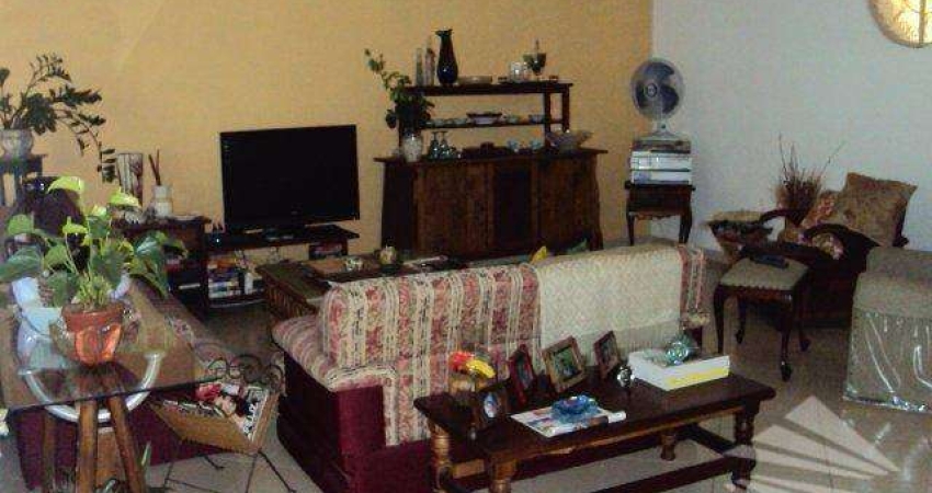 Casa à venda, 270 m² por R$ 1.350.000,00 - Vila Jaboticabeira - Taubaté/SP