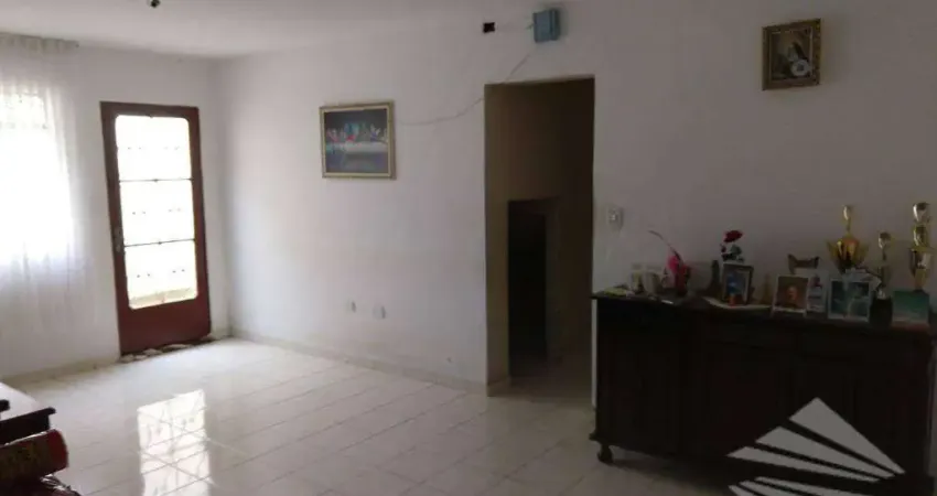Sobrado com 8 dormitórios à venda, 316 m² - Vila Jaboticabeira - Taubaté/SP