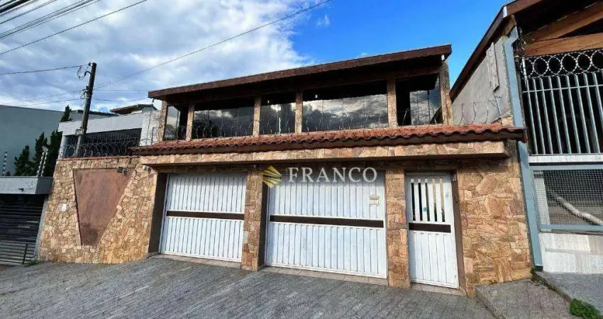 Sobrado com 3 dormitórios à venda, 334 m² por R$ 1.000.000,00 - Campos Elíseos - Taubaté/SP