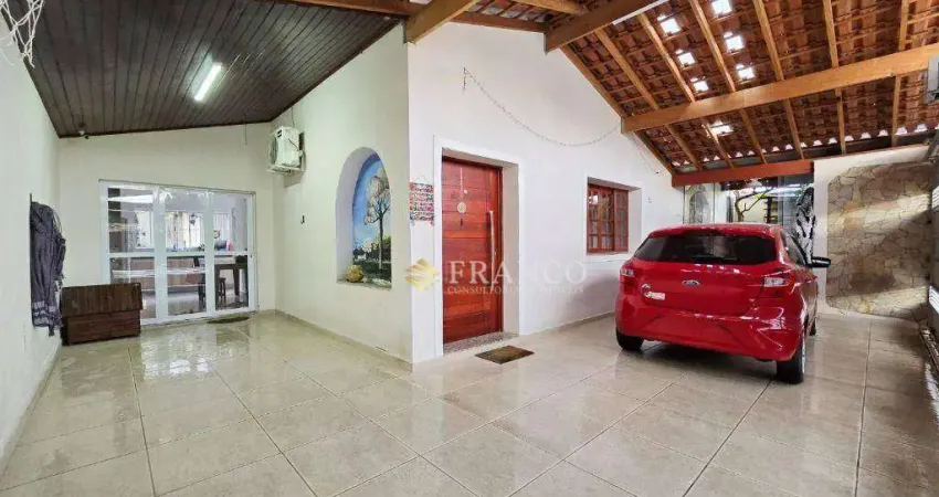 Casa com 3 dormitórios à venda, 190 m² - Vila Santa Isabel - Taubaté/SP