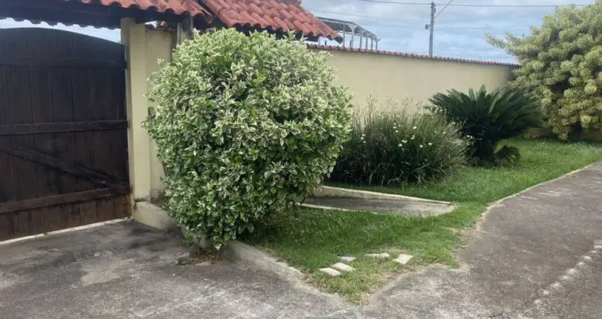 Oportunidade Única! Casa com Amplo Terreno em Localização Privilegiada!