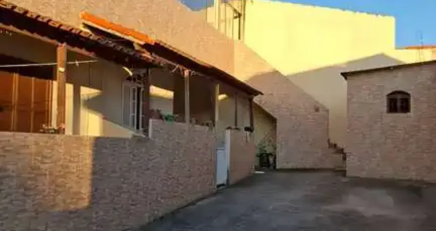 Casa com 1 quarto para alugar na Praça da Bandeira, Araruama 