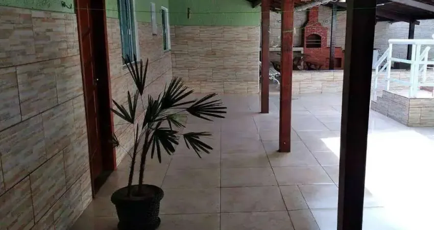 Casa com piscina e 2 apartamentos no mesmo terreno - Centro, Araruama/RJ