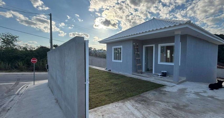 Casa de primeira locação com piscina em Engenho Grande/RJ