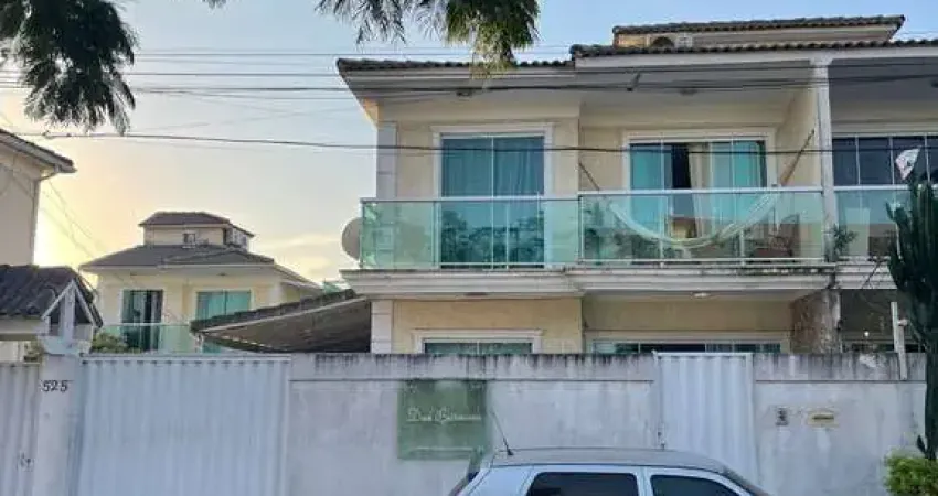 Casa duplex com acabamentos de alto padrão à venda em Cabo Frio/RJ