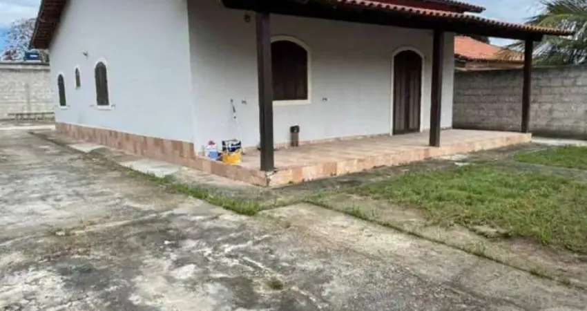 Conforto e espaço: casa com 3 quartos e quintal amplo - araruama/ rj.