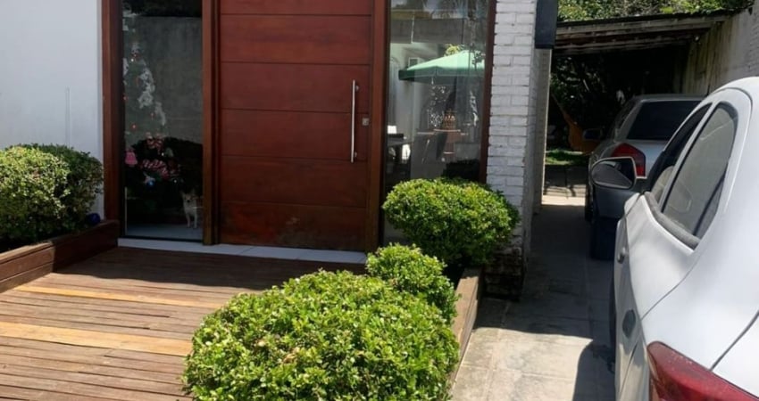 Casa Alto Padrão, 350 m² com piscina, na praia do Laranjal- RS