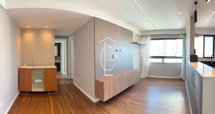 Lindo apartamento reformado e com móveis planejados em casa amarela