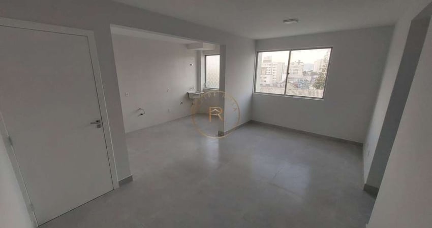 Apartamento reformado e desocupado à venda no Estreito, Florianópolis