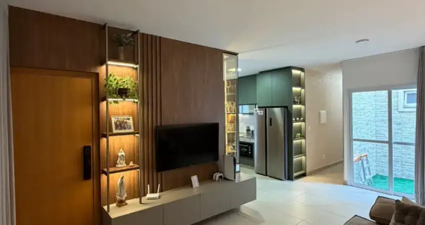 Vendo casa reformada e mobiliada no condomínio Royal Village 2