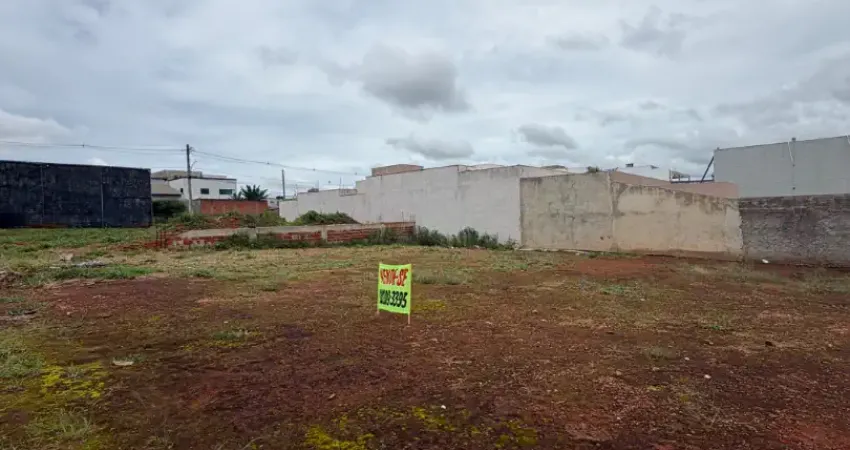 Vendo lote comercial muito bem localizado na Rua dos Escoteiros